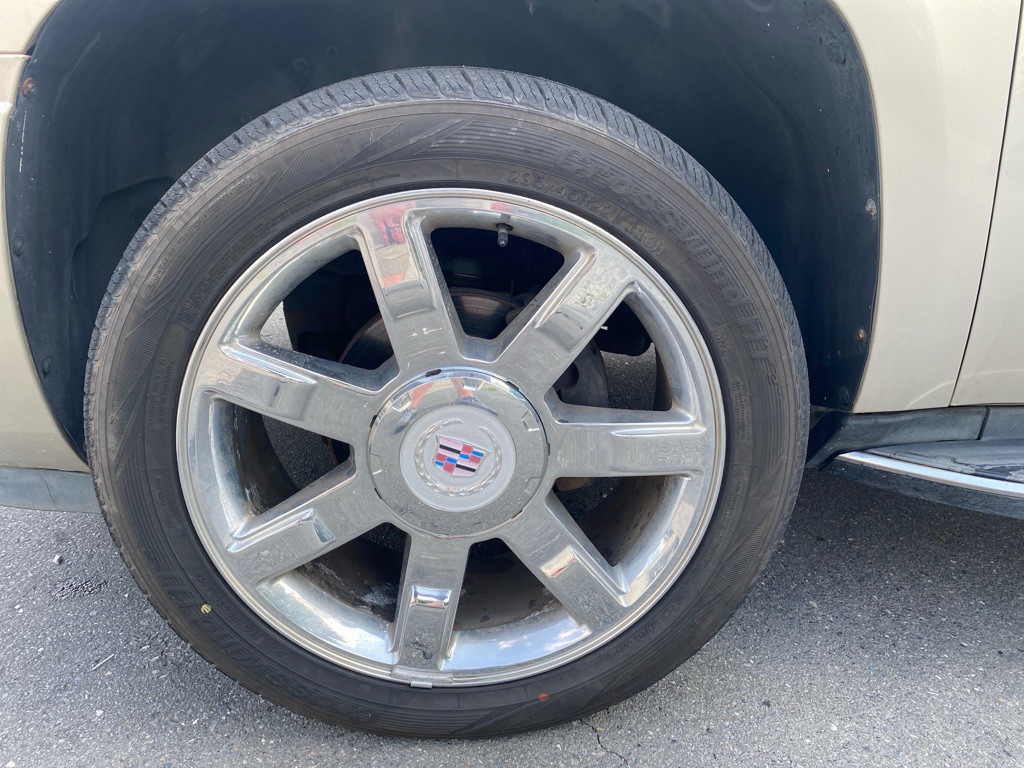 2008 Cadillac Escalade Image 9