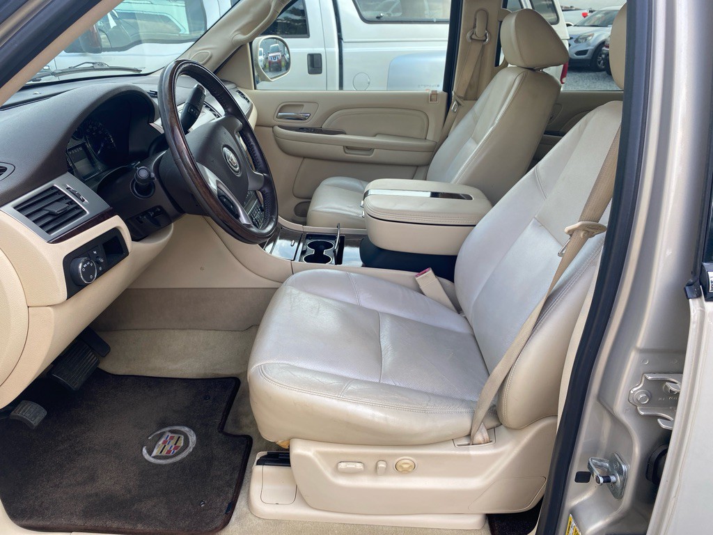 2008 Cadillac Escalade Image 18