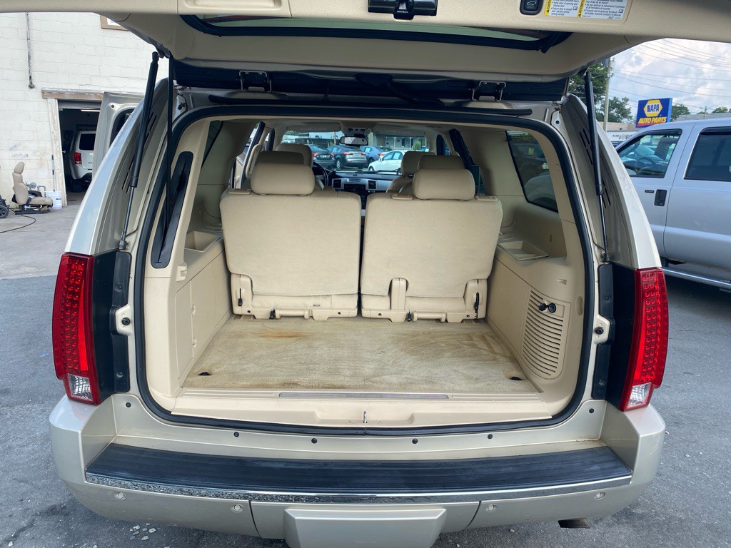 2008 Cadillac Escalade Image 21