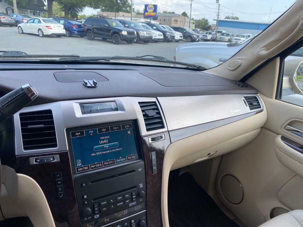 2008 Cadillac Escalade Image 23