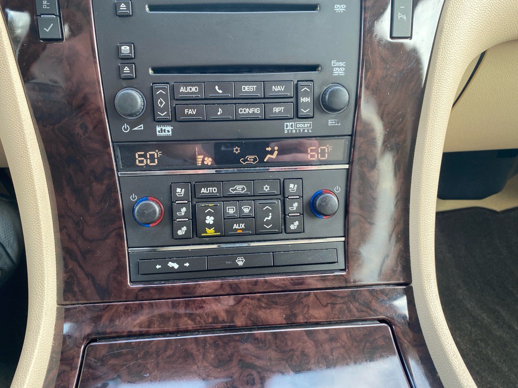 2008 Cadillac Escalade Image 24
