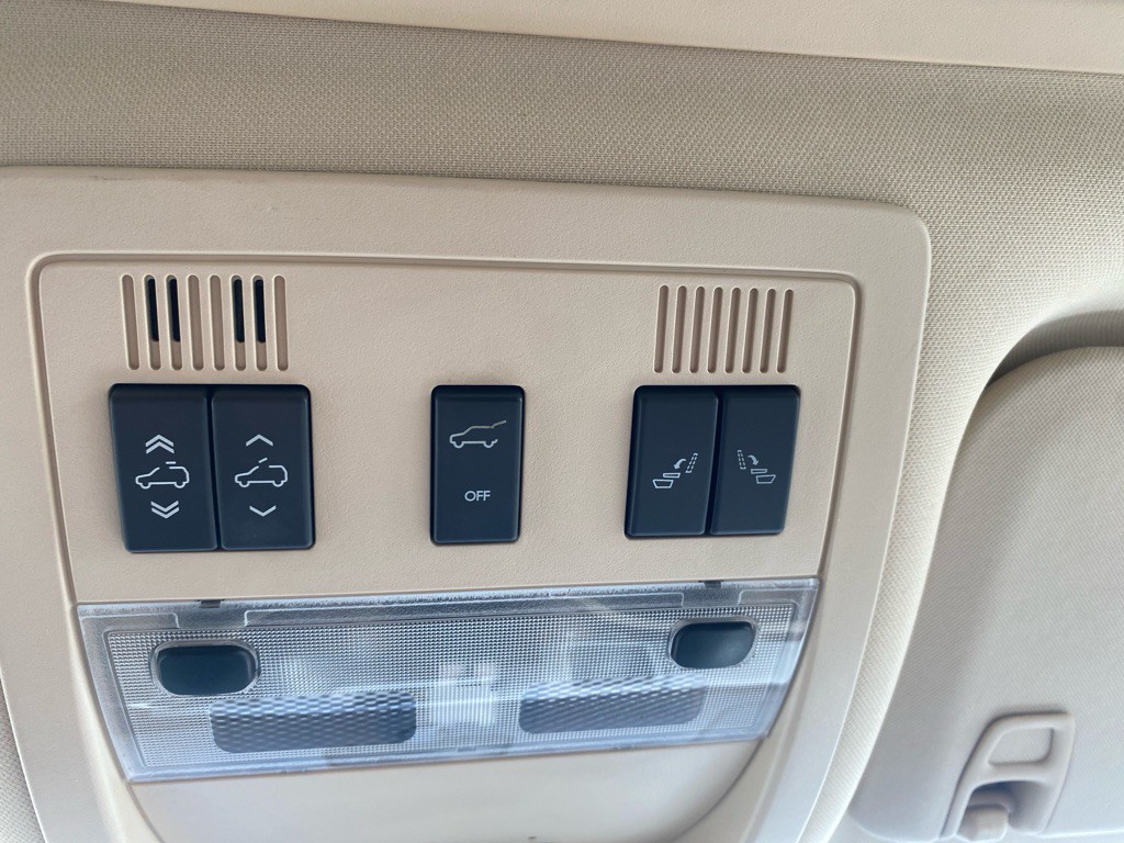 2008 Cadillac Escalade Image 26