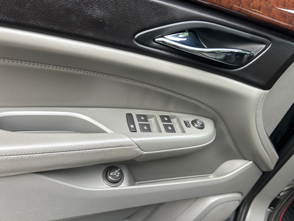 2011 Cadillac SRX Image 10