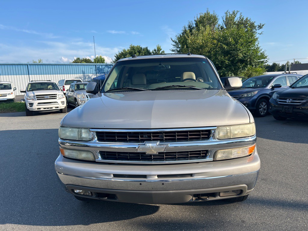 2004 Chevrolet Tahoe Image 2