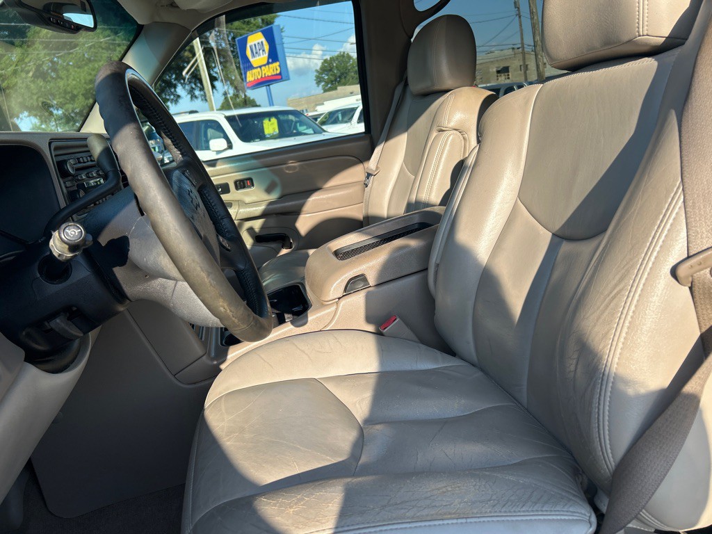 2004 Chevrolet Tahoe Image 11