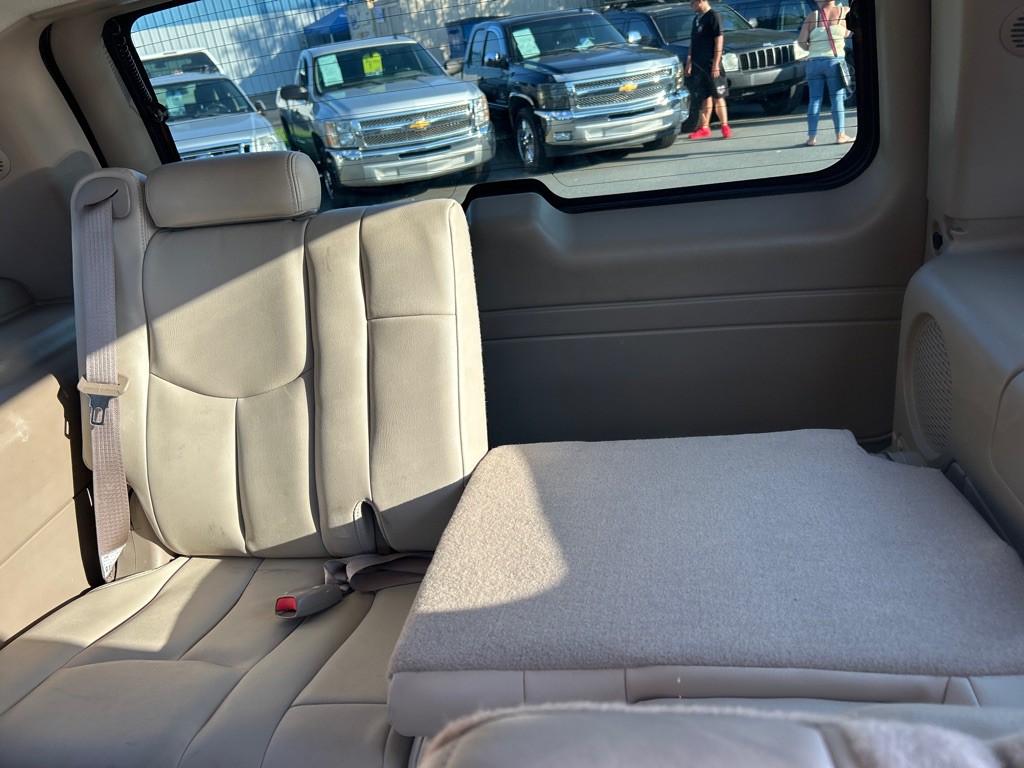 2004 Chevrolet Tahoe Image 13