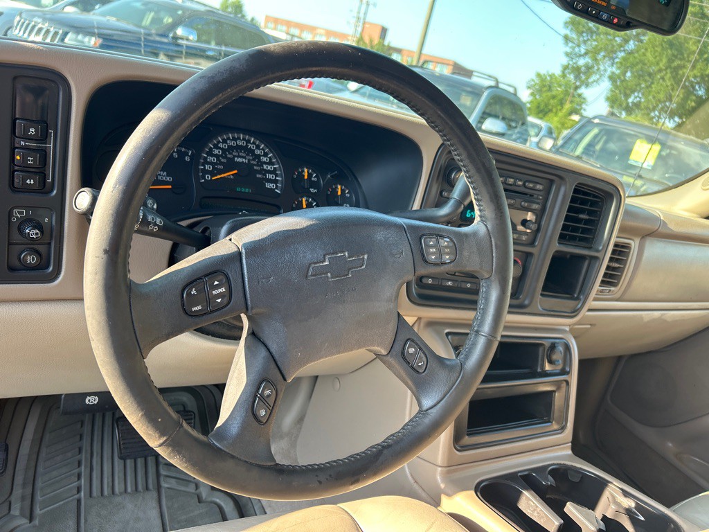 2004 Chevrolet Tahoe Image 16
