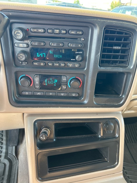 2004 Chevrolet Tahoe Image 17