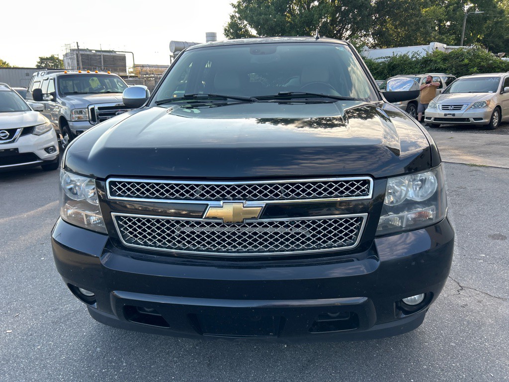 2007 Chevrolet Suburban Image 2