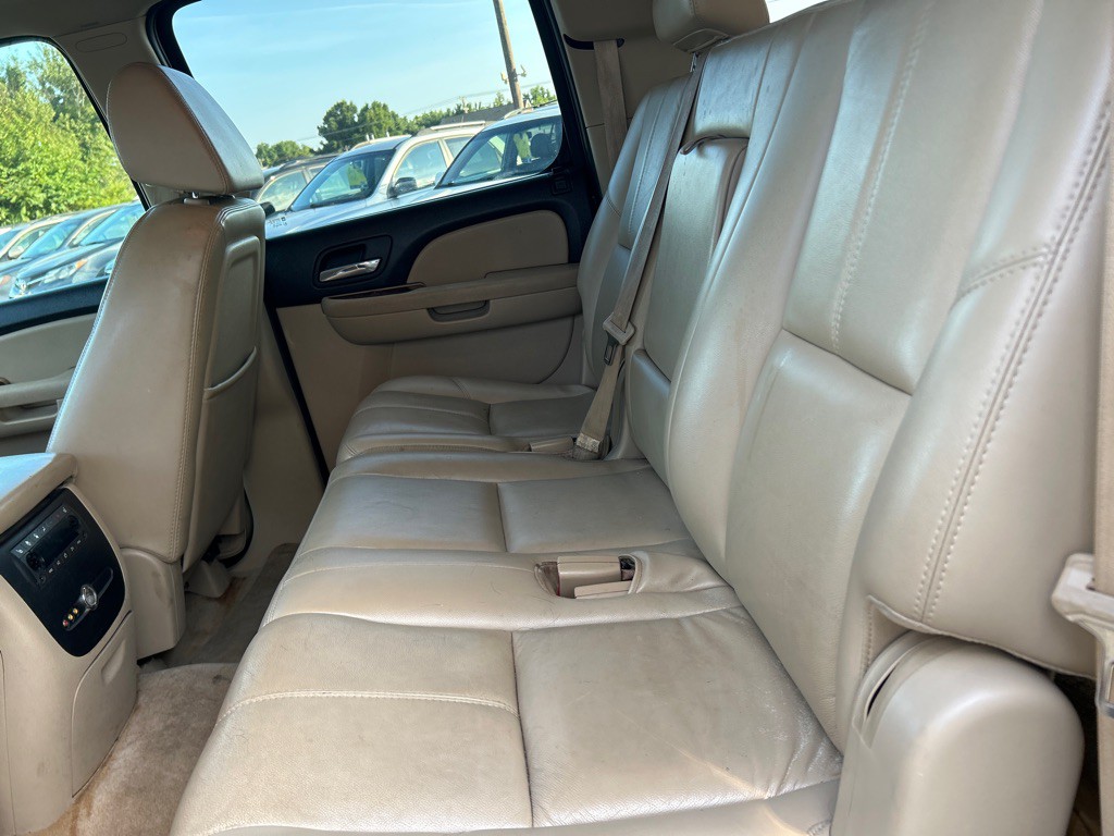 2007 Chevrolet Suburban Image 12