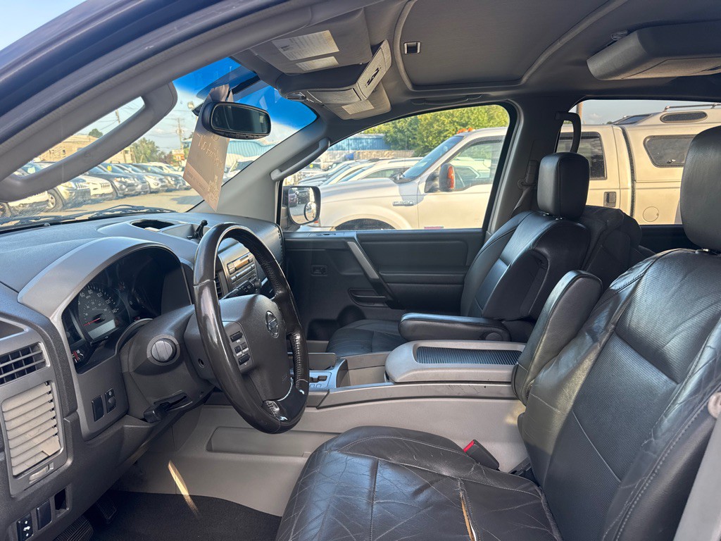 2004 Nissan Armada Image 8