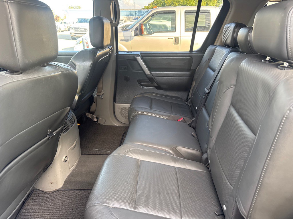 2004 Nissan Armada Image 10