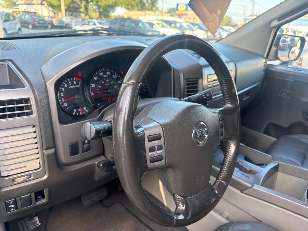 2004 Nissan Armada Image 11