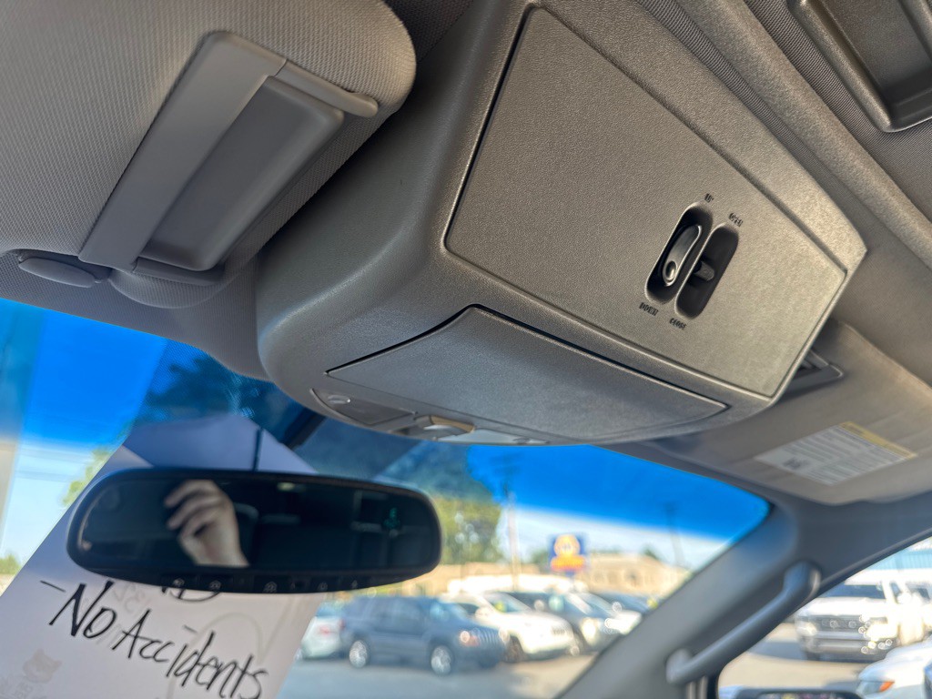 2004 Nissan Armada Image 14