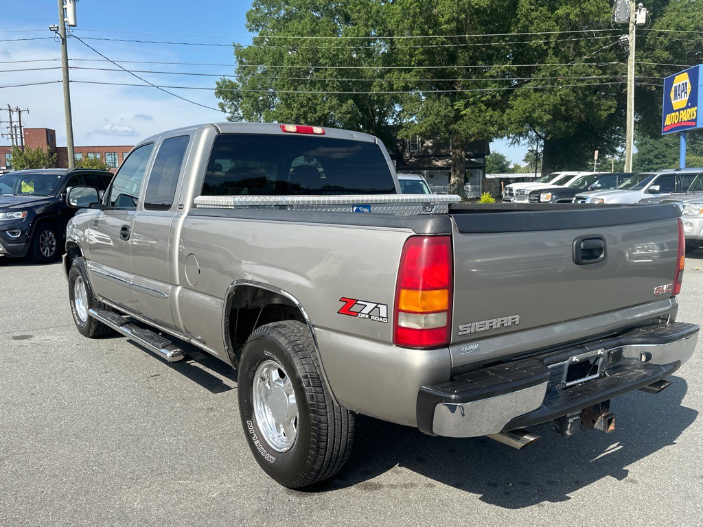 2003 GMC Sierra Image 3