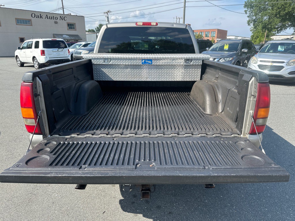 2003 GMC Sierra Image 9