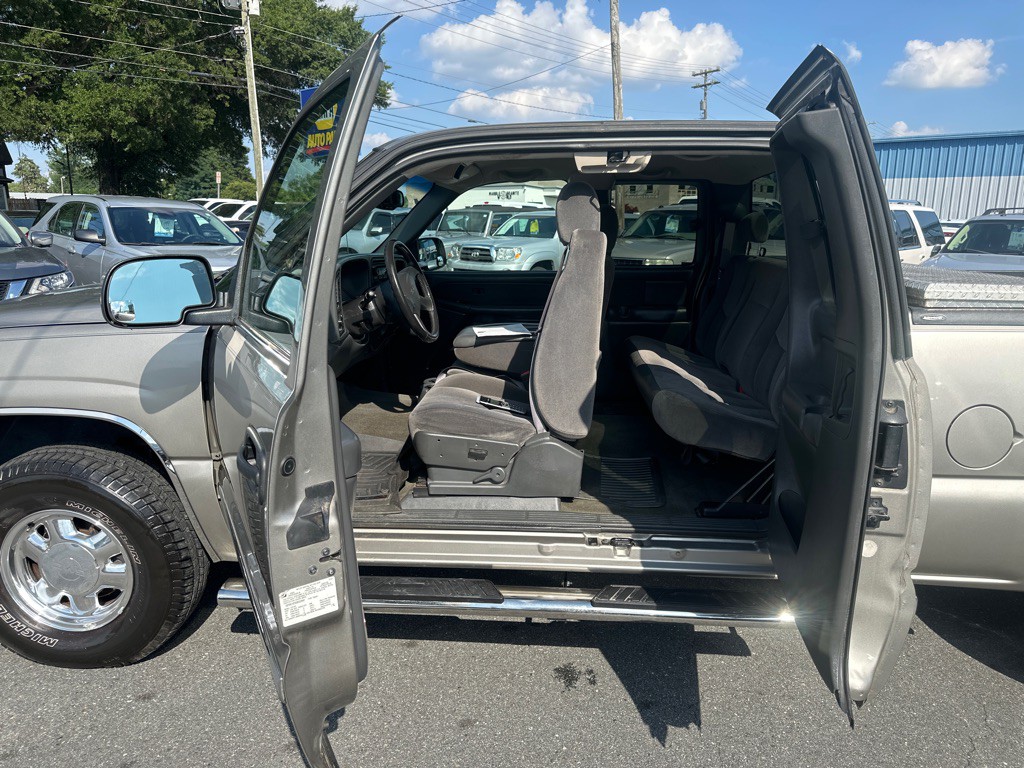 2003 GMC Sierra Image 17