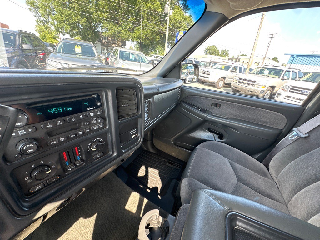 2003 GMC Sierra Image 24
