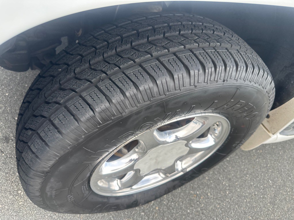 2005 GMC Yukon Image 9
