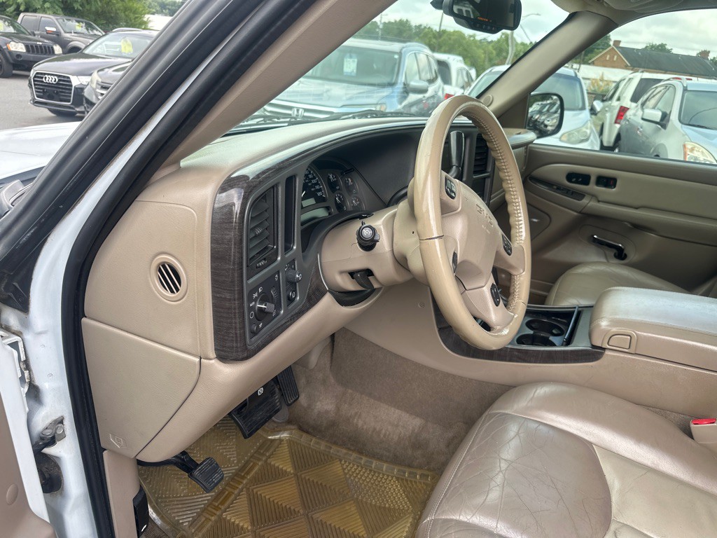 2005 GMC Yukon Image 12