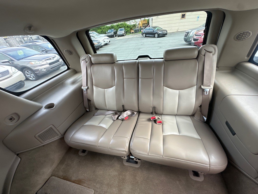 2005 GMC Yukon Image 16