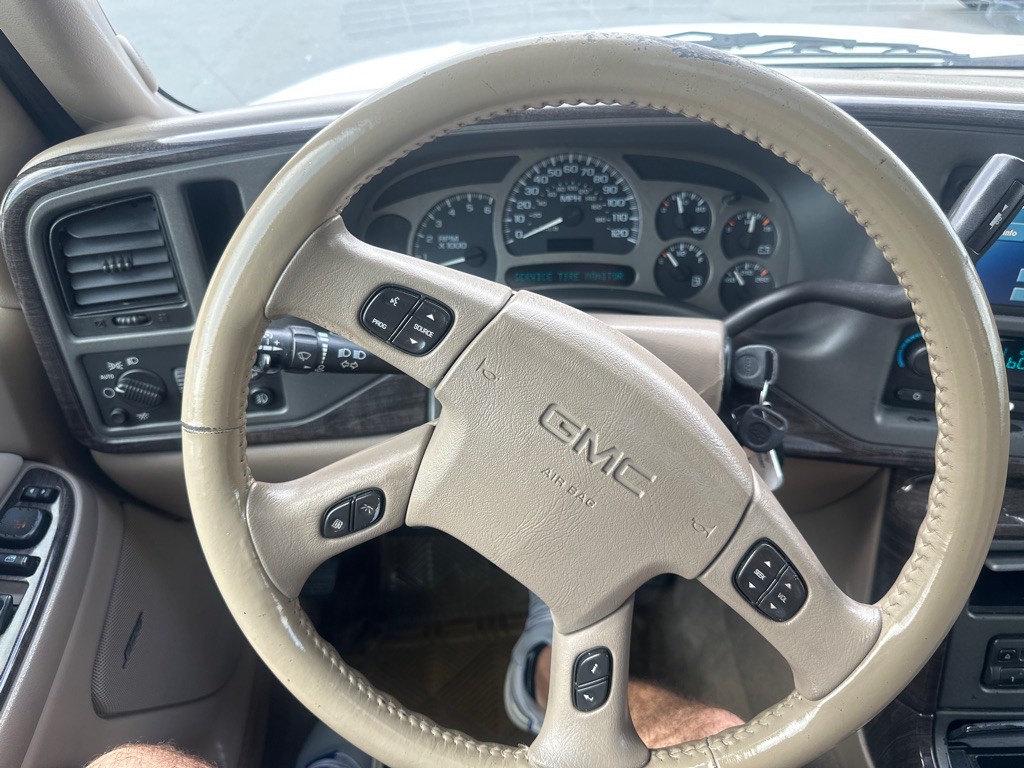 2005 GMC Yukon Image 18