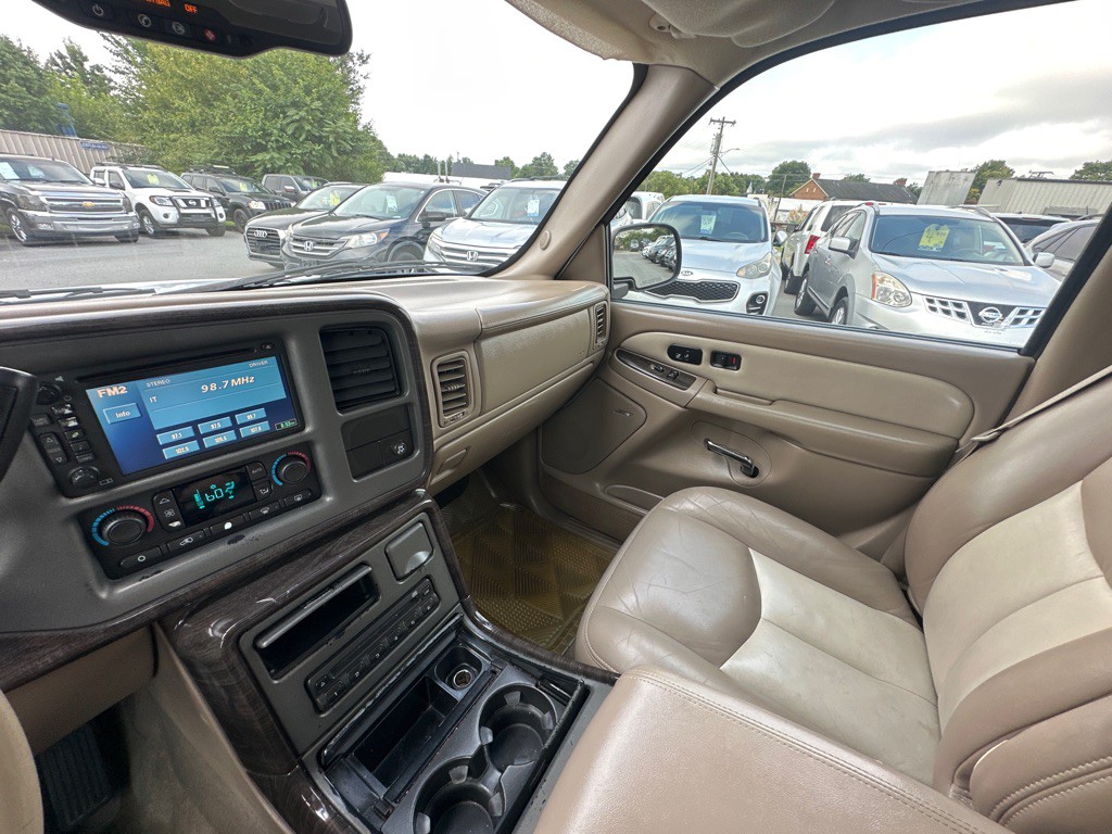 2005 GMC Yukon Image 23