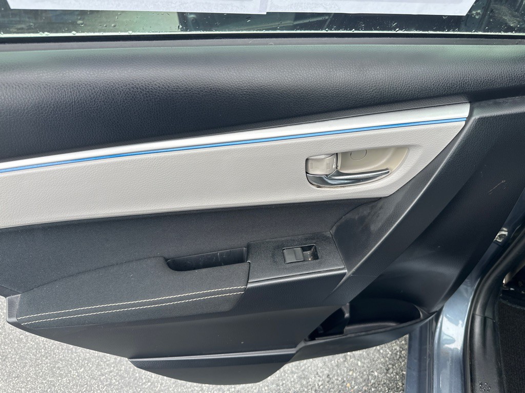 2016 Toyota Corolla Image 13