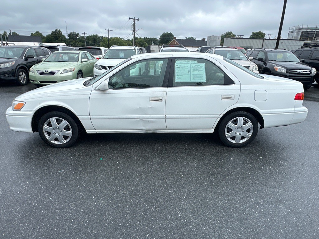 2000 Toyota Camry Image 2