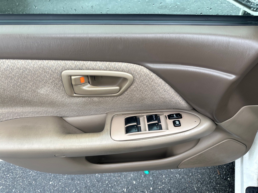 2000 Toyota Camry Image 11