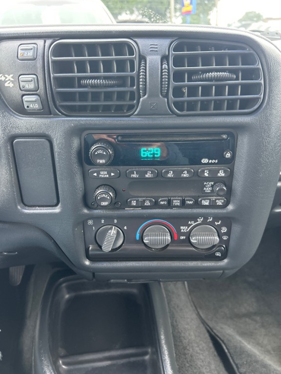 2003 Chevrolet S10 Image 14