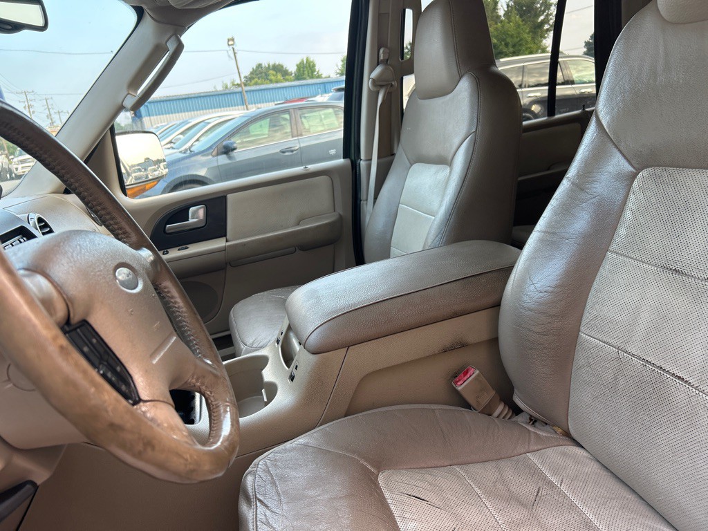 2003 Ford Expedition Image 11