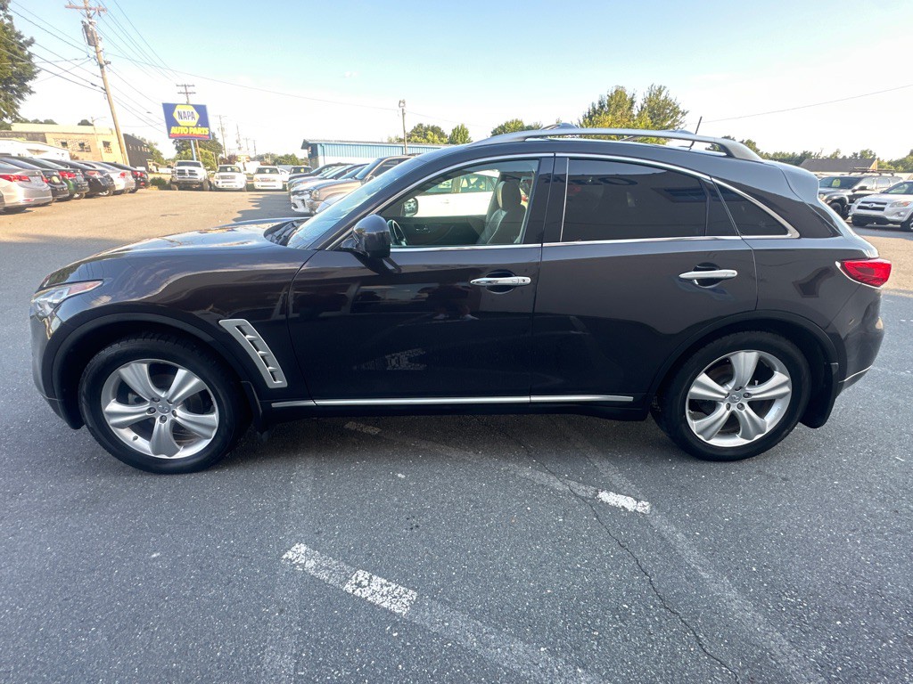 2011 INFINITI FX35 Image 2