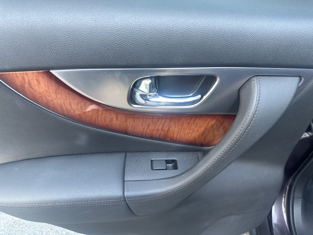 2011 INFINITI FX35 Image 10