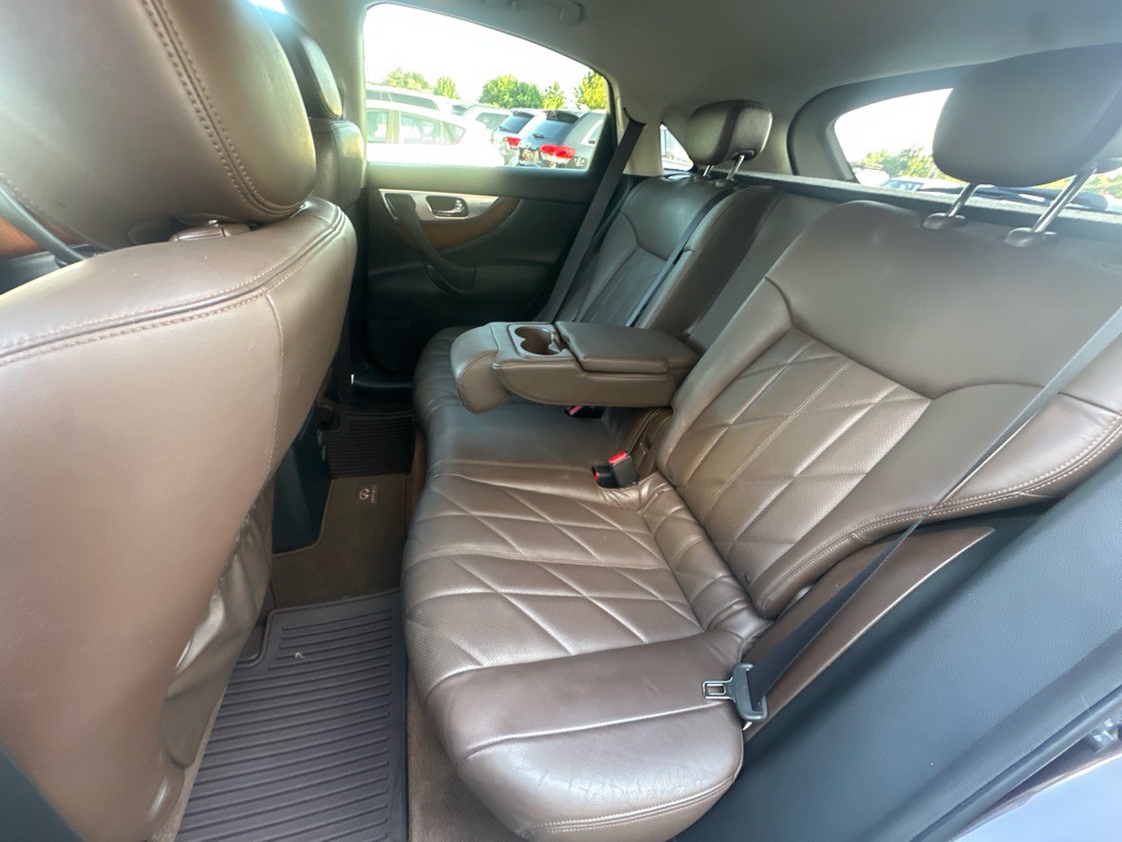 2011 INFINITI FX35 Image 11