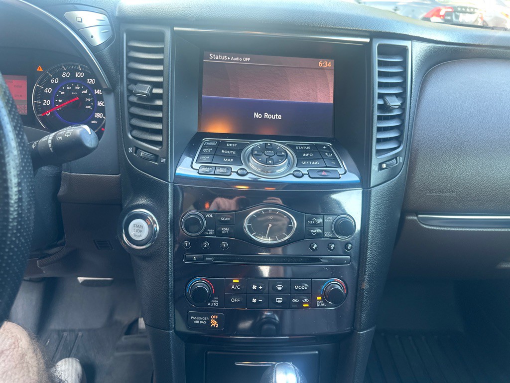 2011 INFINITI FX35 Image 15