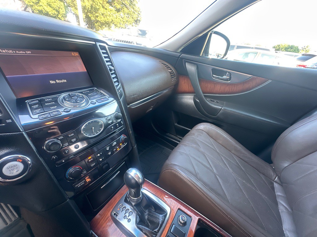 2011 INFINITI FX35 Image 18