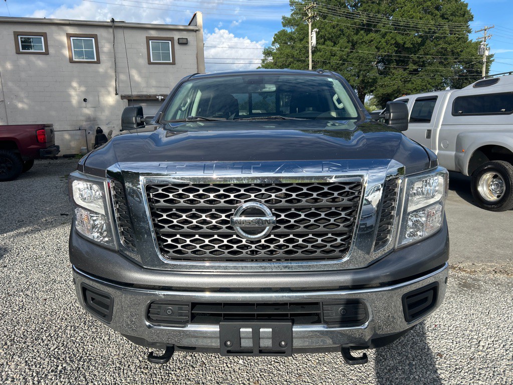 2018 Nissan Titan Image 2