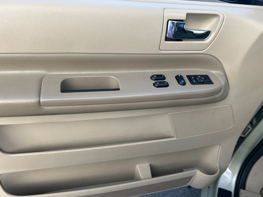 2004 Mercury Monterey Image 10