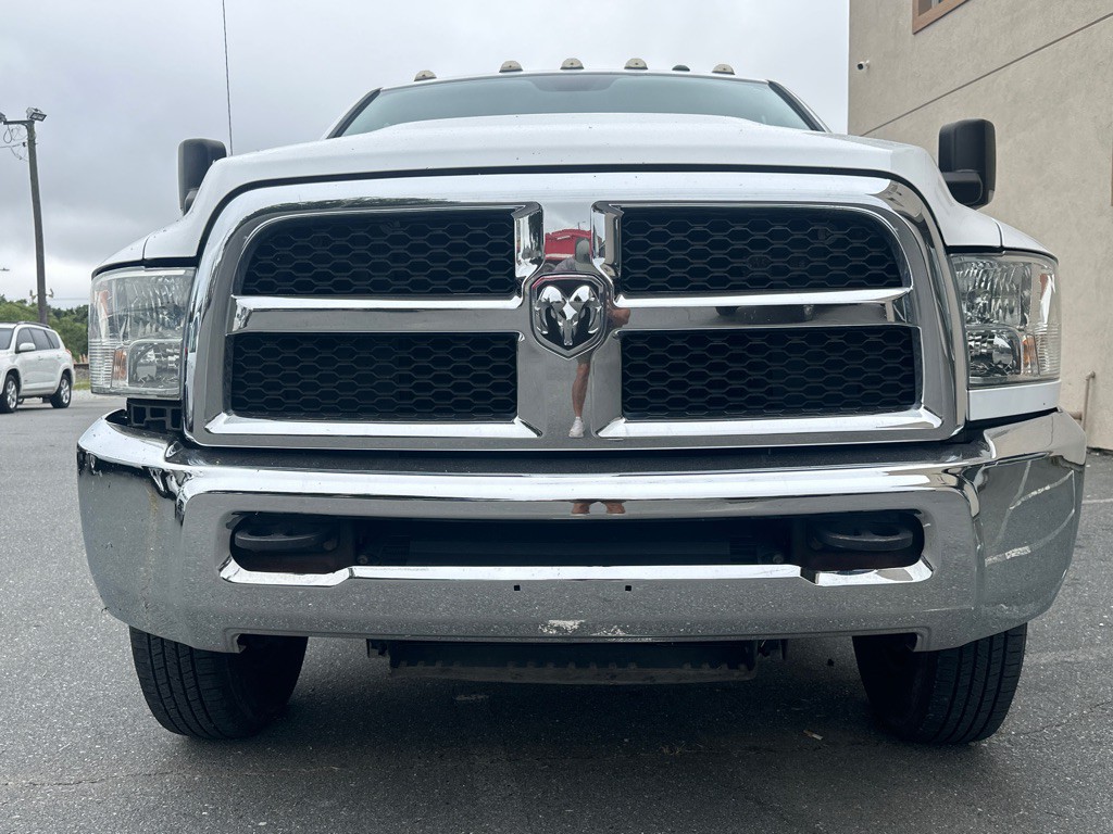 2017 RAM 3500 Image 9