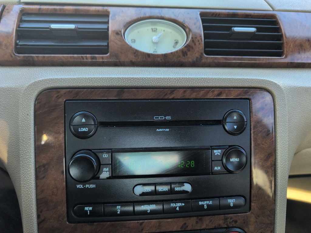 2007 Ford Five Hundred Image 12