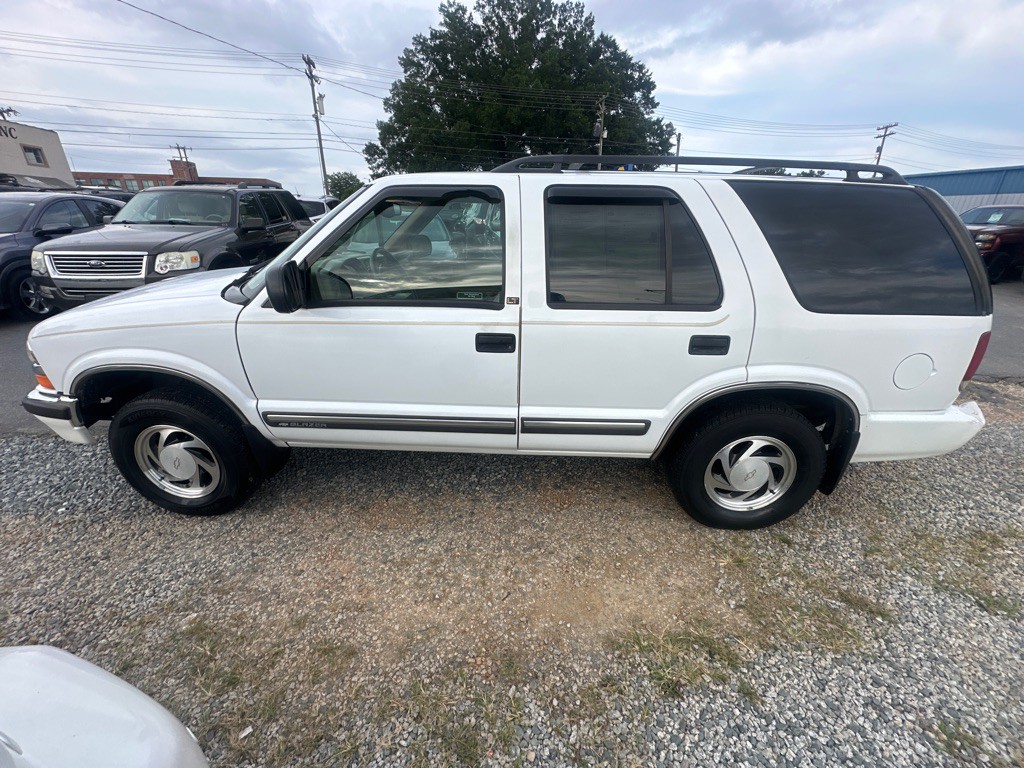 2000 Chevrolet Blazer Image 2