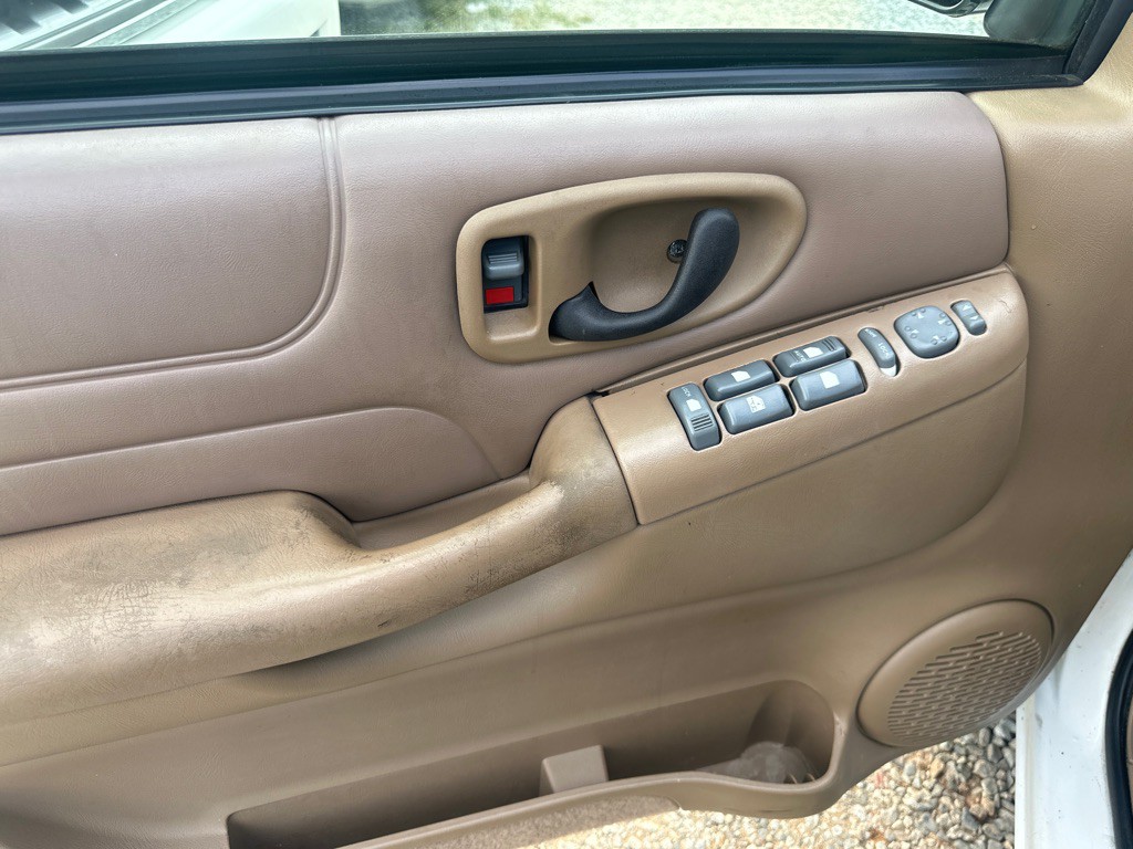 2000 Chevrolet Blazer Image 10