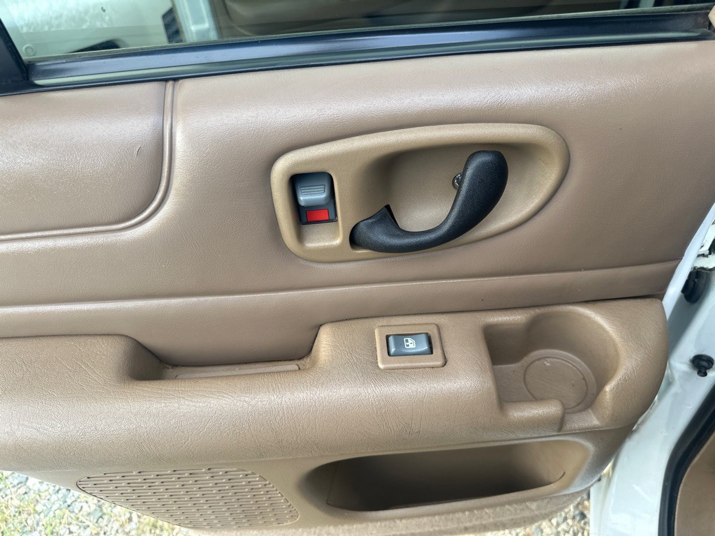 2000 Chevrolet Blazer Image 12