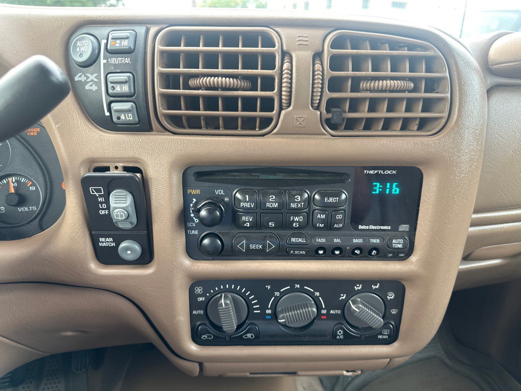 2000 Chevrolet Blazer Image 17