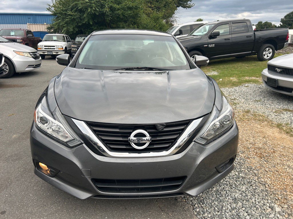 2017 Nissan Altima Image 2