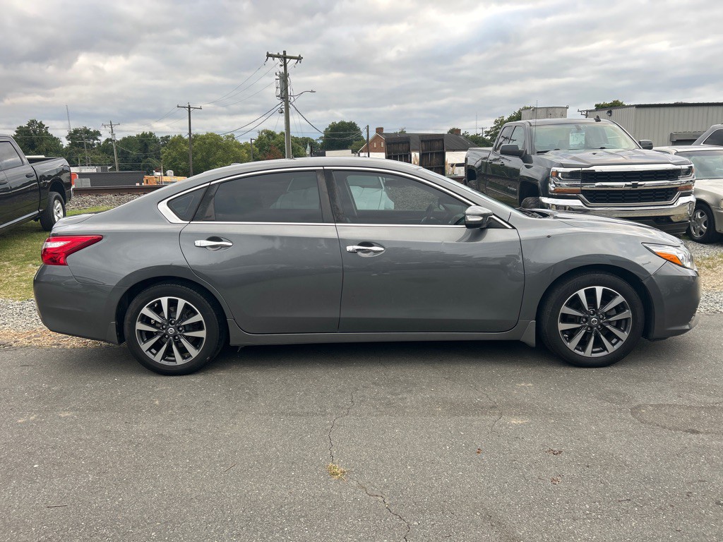 2017 Nissan Altima Image 4