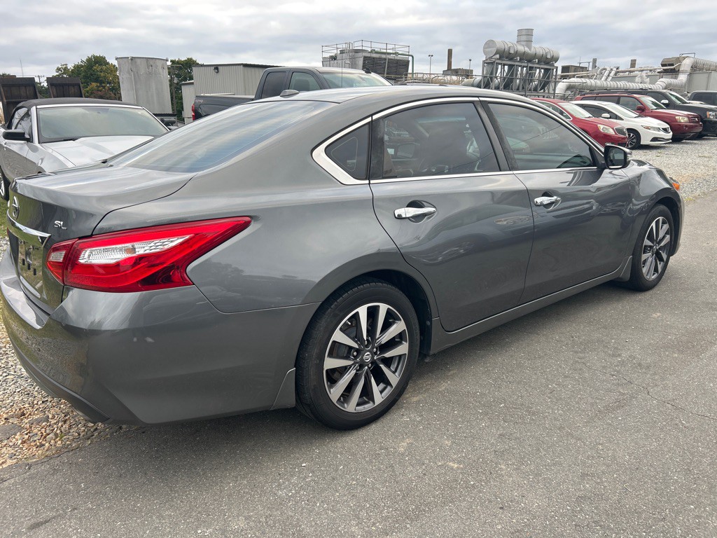 2017 Nissan Altima Image 5