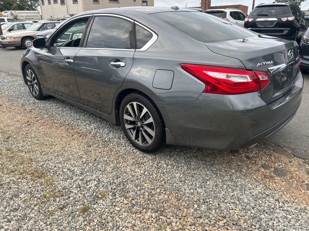 2017 Nissan Altima Image 7