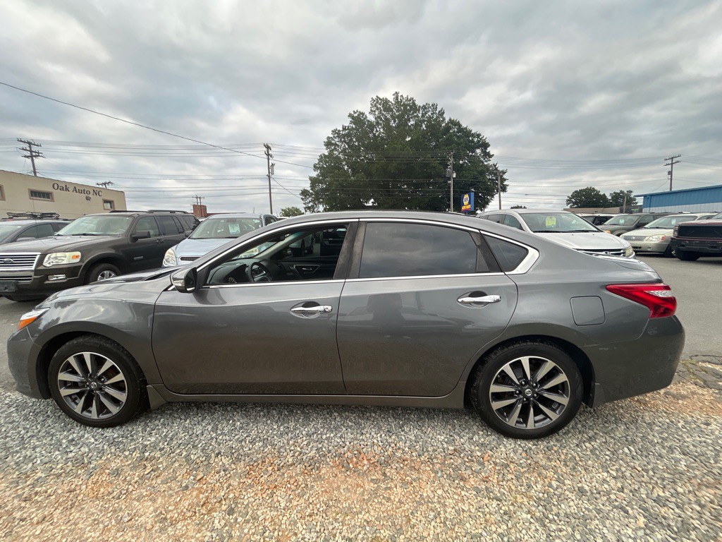 2017 Nissan Altima Image 8
